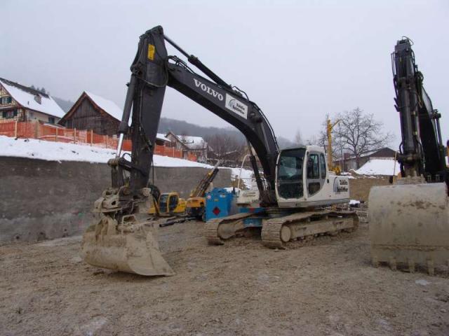 VOLVO_EC210_2_.jpg