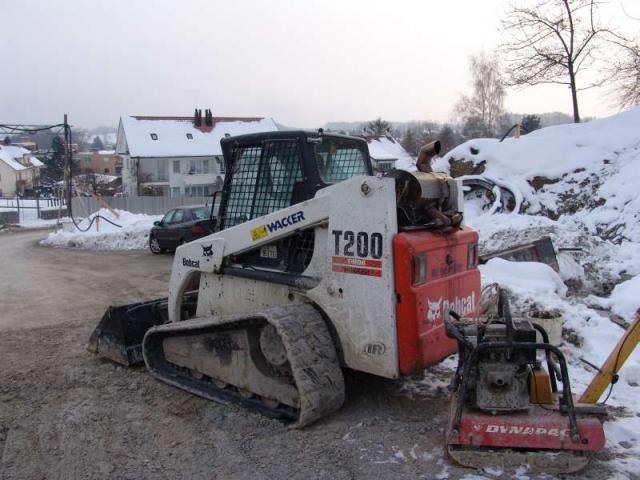 BOBCAT_T200_1_.jpg