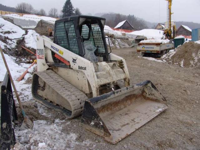 BOBCAT_T200_2_.jpg
