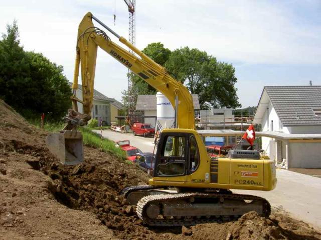 KOMATSU_PC_240.jpg