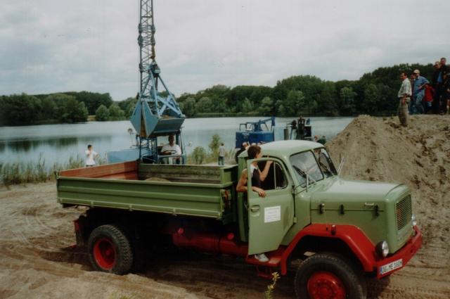 LKW_bei_der_Beladung.jpg