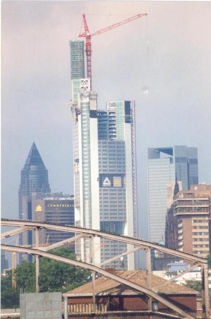 WK_60140_B__Commerzbankbst._Ffm__Ansicht_von_der_Honsellbrück.jpg