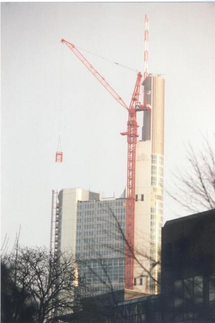WK_60140_B__Commerzbankbst._Ffm.__Absenken_eines_Turmschusses.jpg