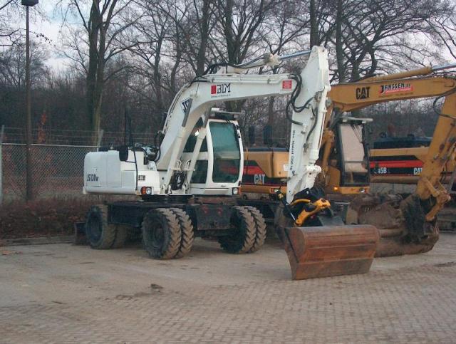 001_JCB_JS_130_W_met_Engcon_Rototilt_Janssen_M__tricht.jpg