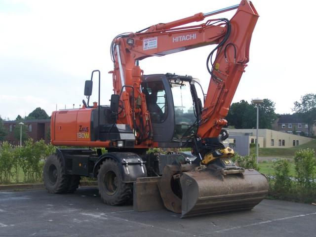 261_Hitachi_Zaxis_130_W_Pinckers.JPG