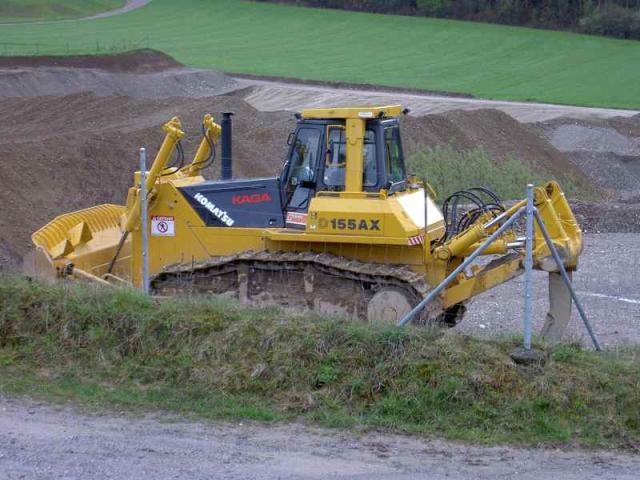 KOMATSU_D155AX.jpg