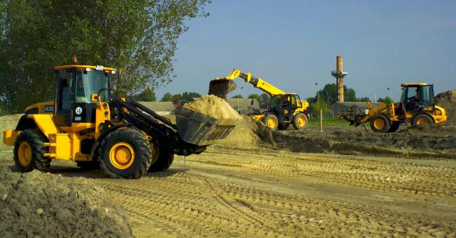 JCB_beim_Bau_Biogasanlage.jpg