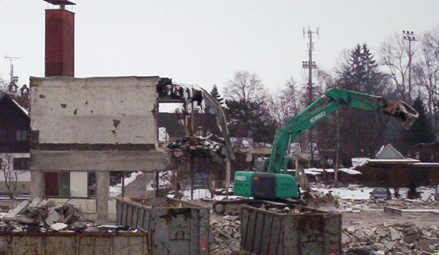 SK235_Slew.JPG