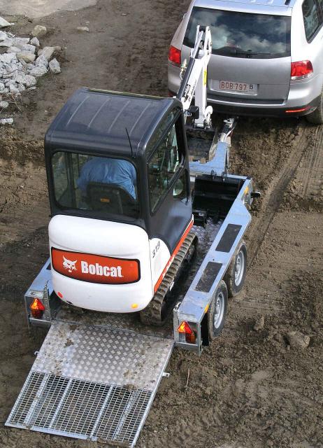 Bobcat_excavator_319_4_HR.jpg