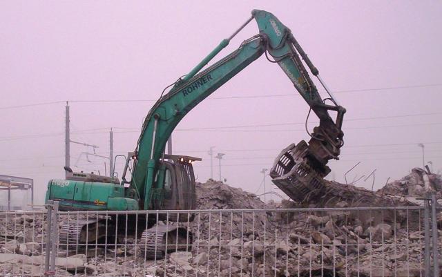 SK250_Betonbrocken.JPG