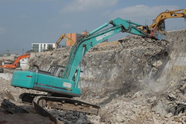 Kobelco0609.JPG