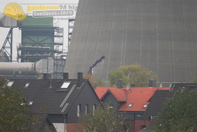 bauforum24_sprengungkuehlturm_03.jpg
