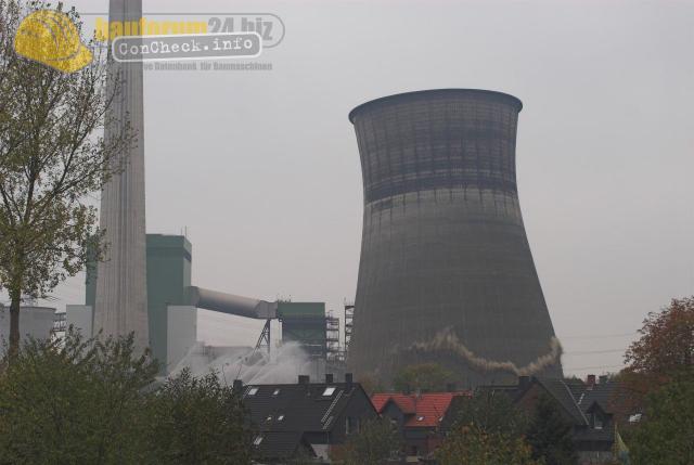 bauforum24_sprengungkuehlturm_09.jpg