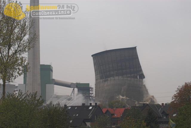 bauforum24_sprengungkuehlturm_12.jpg