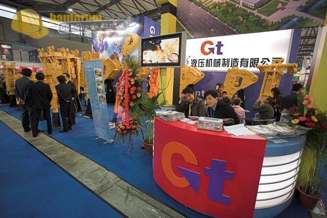 bauma_shanghai_06_giant01.jpg