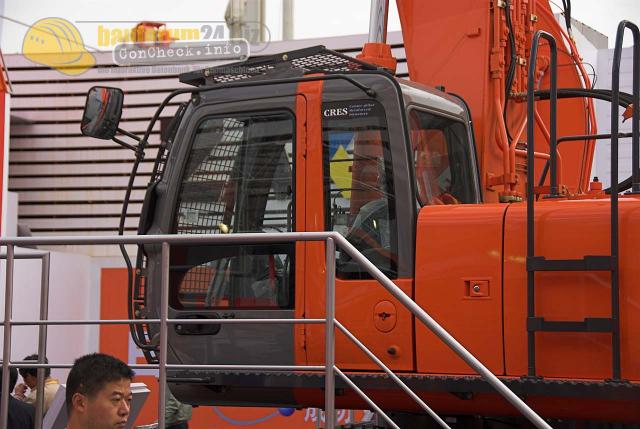 bauma_shanghai_06_hitachi11.jpg