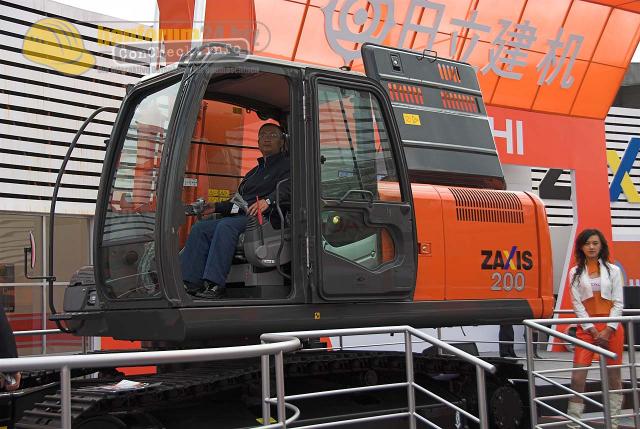 bauma_shanghai_06_hitachi19.jpg
