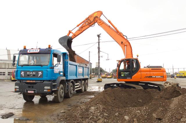 DOOSAN_DX225LC_02.jpg