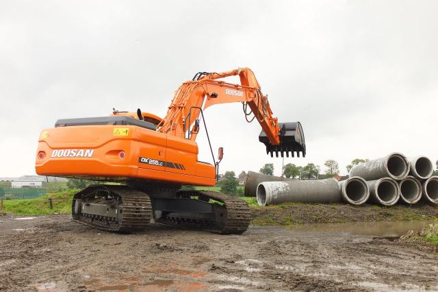 DOOSAN_DX255LC_02.jpg