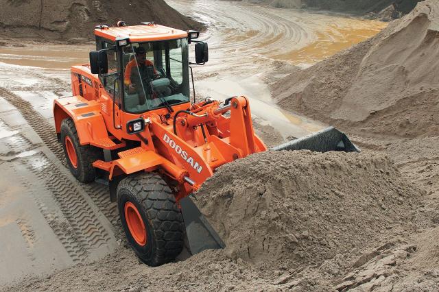 DOOSAN_DL250_01.jpg