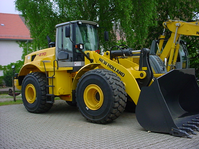 New Holland Construction/CNH Global Post-1559-1175011765