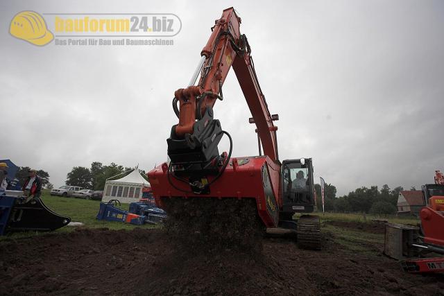 hitachi_zaxis210lc_mit_allu_sc_zerkleinerer_02.jpg