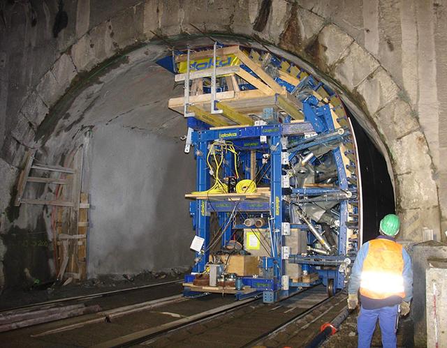 Wagen_und_Tunnel.jpg