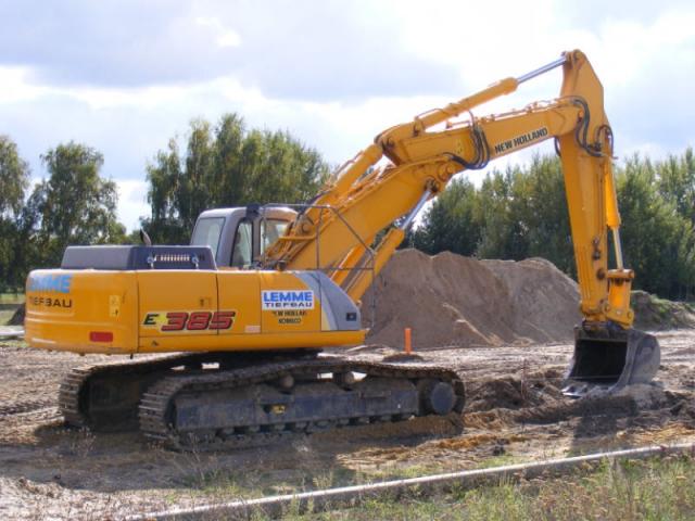 New_Holland_E_385_2007.10.06_Gro__Berliner_Damm__8_.jpg