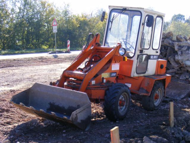 Schaeff_SKL_809_S_2007.10.14_Baustelle_B_184_zw._Ro_lau_und_Dessau__4_.jpg