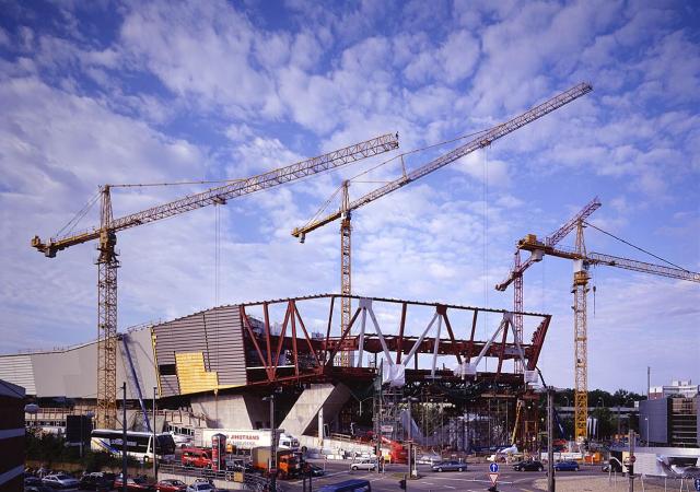 liebherr_ec_h_krane_porsche_museum01.jpg