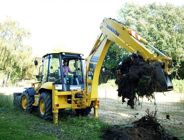 komatsu_wb97S_5_baggerlader_wasserbau01.jpg