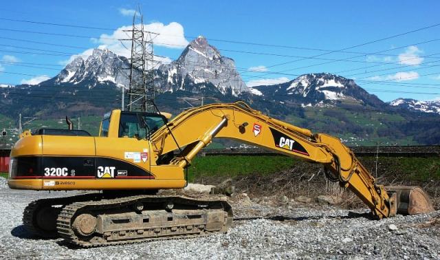 CAT_320C_s_3.JPG
