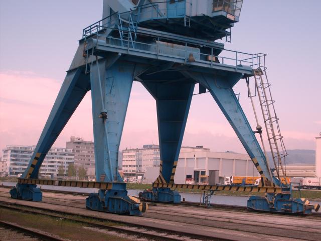 Hafenkrane_und_P_stlingbergbahn_034.jpg