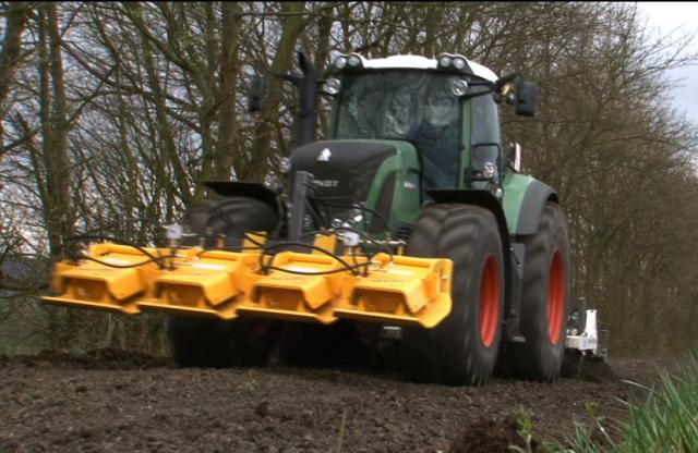 stehr_gravel_road_finisher_fendt_936_vario.jpg