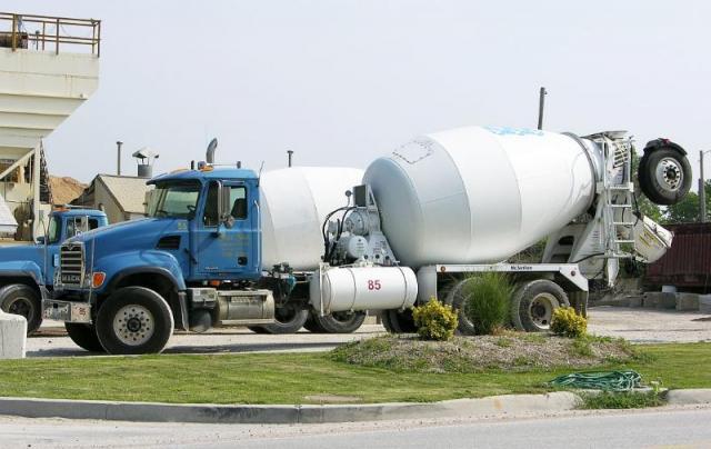 Mack_Granite_concrete_truck_blue_ls.jpg