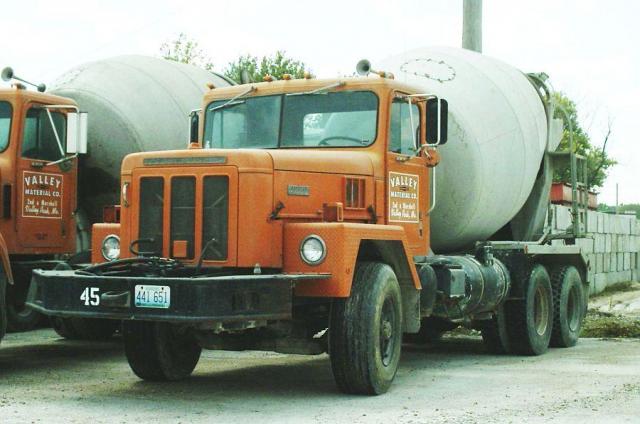 International_concrete_truck_or_LF_older.jpg