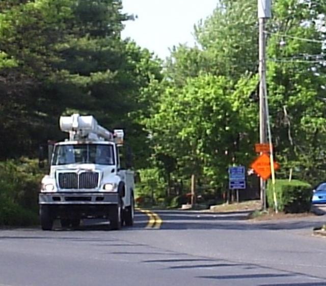 International_Bucket_truck_crop_003.jpg