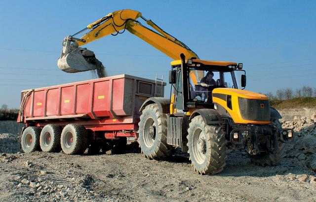 jcb_fastrac_8250_3_achs_mulde.jpg