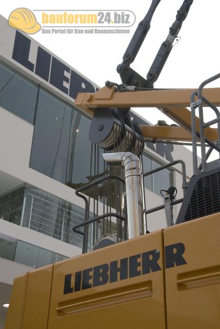 bauma_china_2008_liebherr_10.jpg