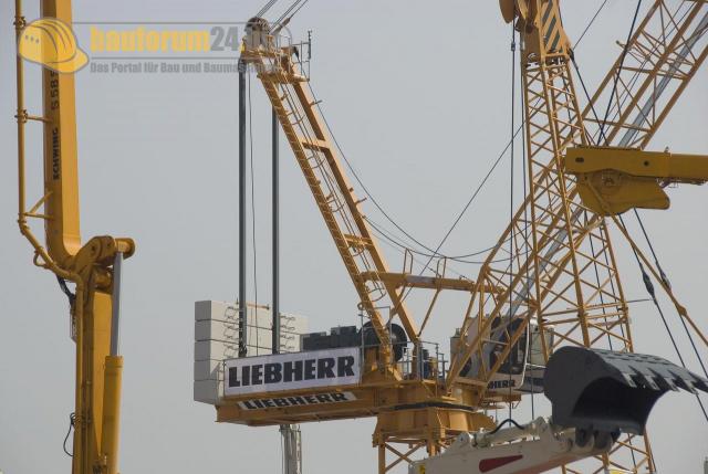 bauma_china_2008_liebherr_11.jpg