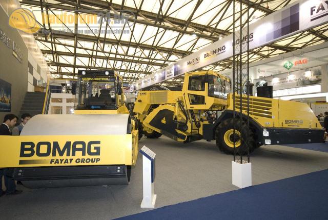 bauma_china_2008_bomag_02.jpg