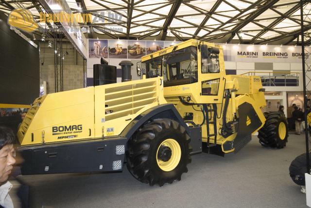 bauma_china_2008_bomag_03.jpg