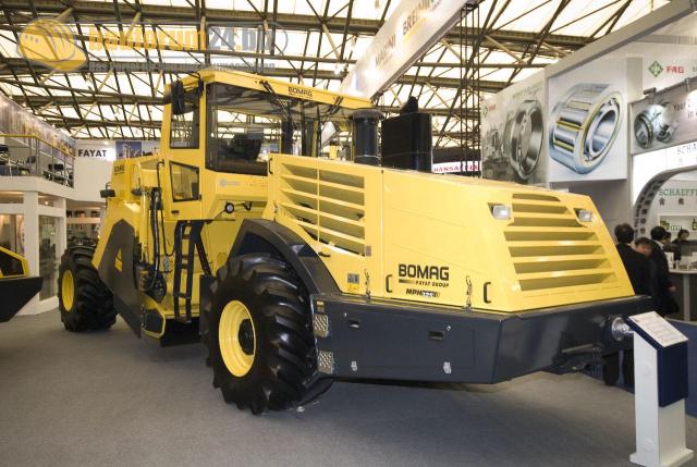 bauma_china_2008_bomag_04.jpg