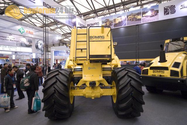 bauma_china_2008_bomag_06.jpg