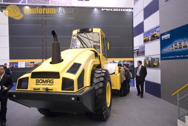 bauma_china_2008_bomag_07.jpg