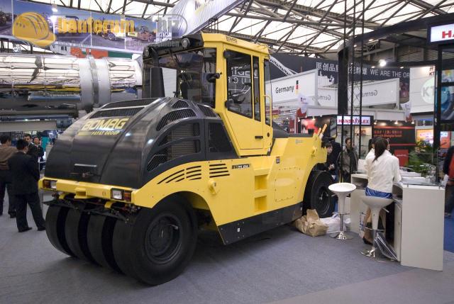 bauma_china_2008_bomag_08.jpg