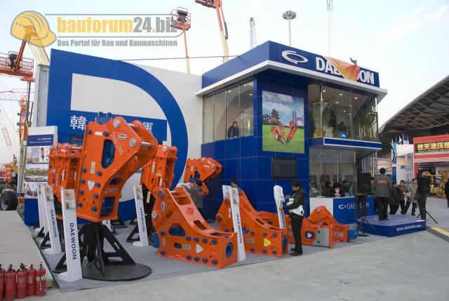 bauma_china_2008daewoon_02.jpg