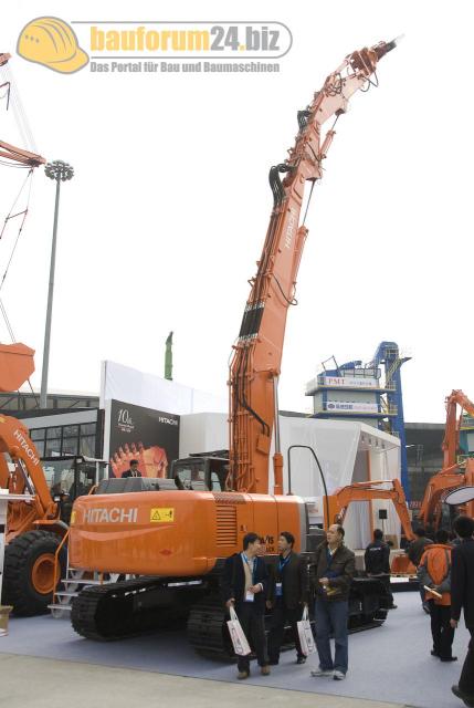 bauma_china_2008_hitachi_04.jpg