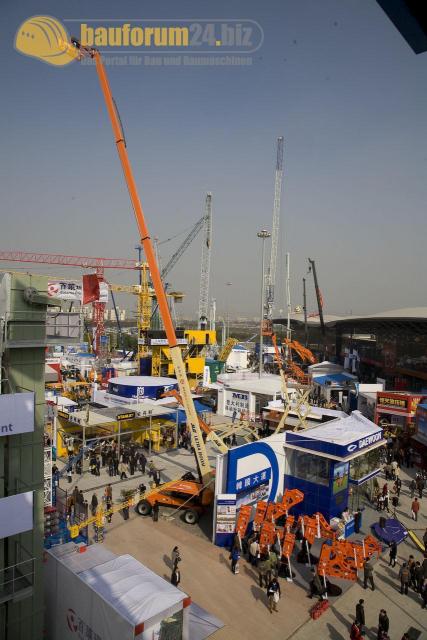 bauma_china_2008_jlg_01.jpg