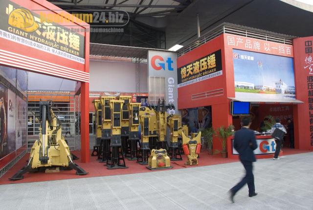 bauma_china_2008_giant_01.jpg